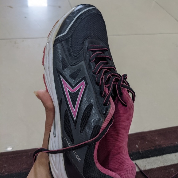 Women Shoe - Picture 3 of 5